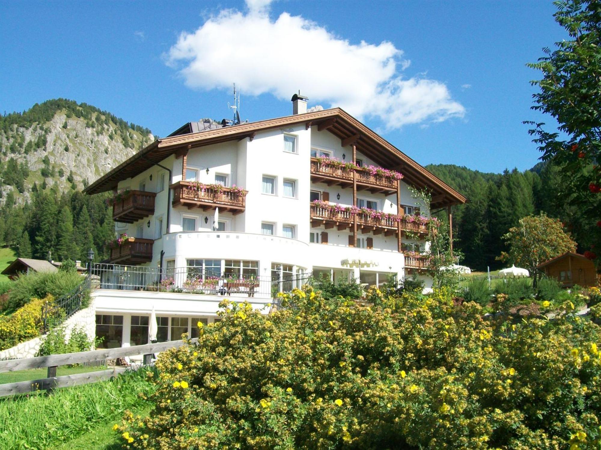 Garni Villa Erna Selva di Val Gardena Exterior photo